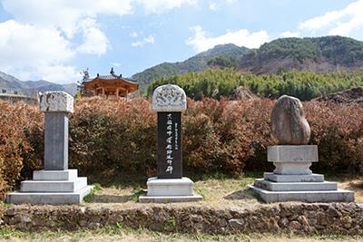 쌍계사 차나무 시배지 기념석과 기념비 썸네일 이미지