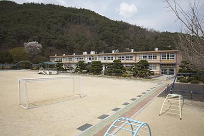 북천초등학교 운동장 썸네일 이미지